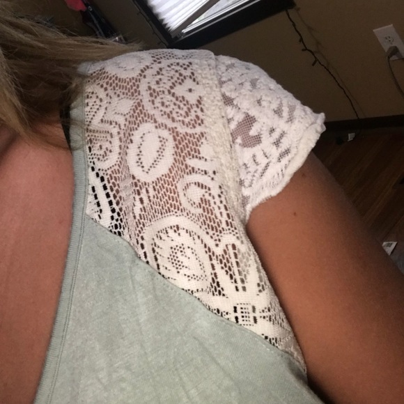 t shirt with lace - Picture 3 of 3